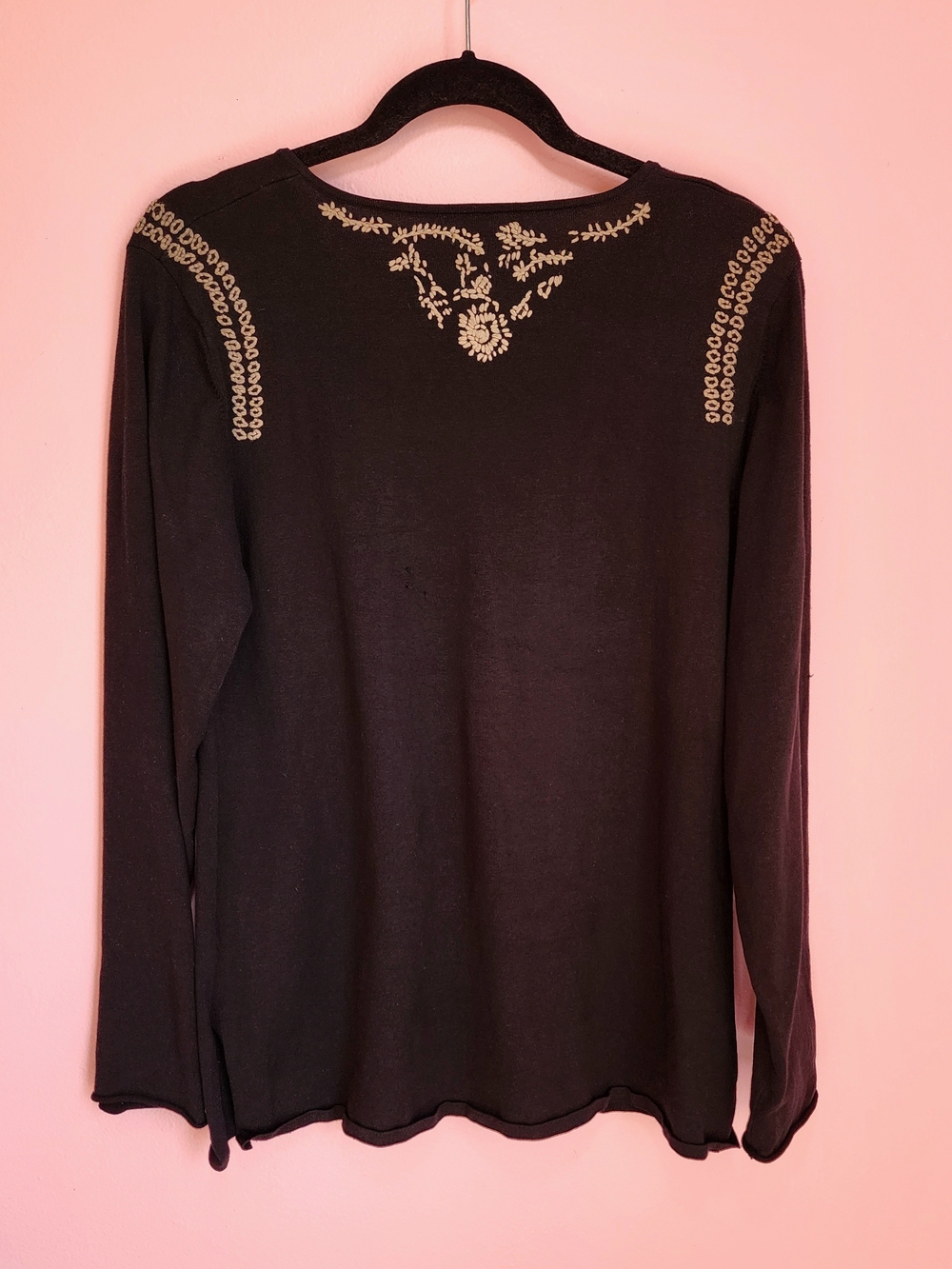 Chico's Black Long-Sleeve Top with Cream Embroidered V-Neck Bohemian - Picture 5 of 10